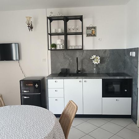 Apartmani More Komarna Bagian luar foto