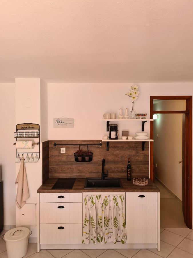 Apartmani More Komarna Bagian luar foto